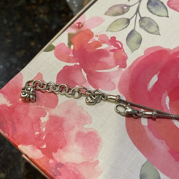 BRIGHTEN 20-24in Heart necklace perfect condition. - Picture 6 of 7